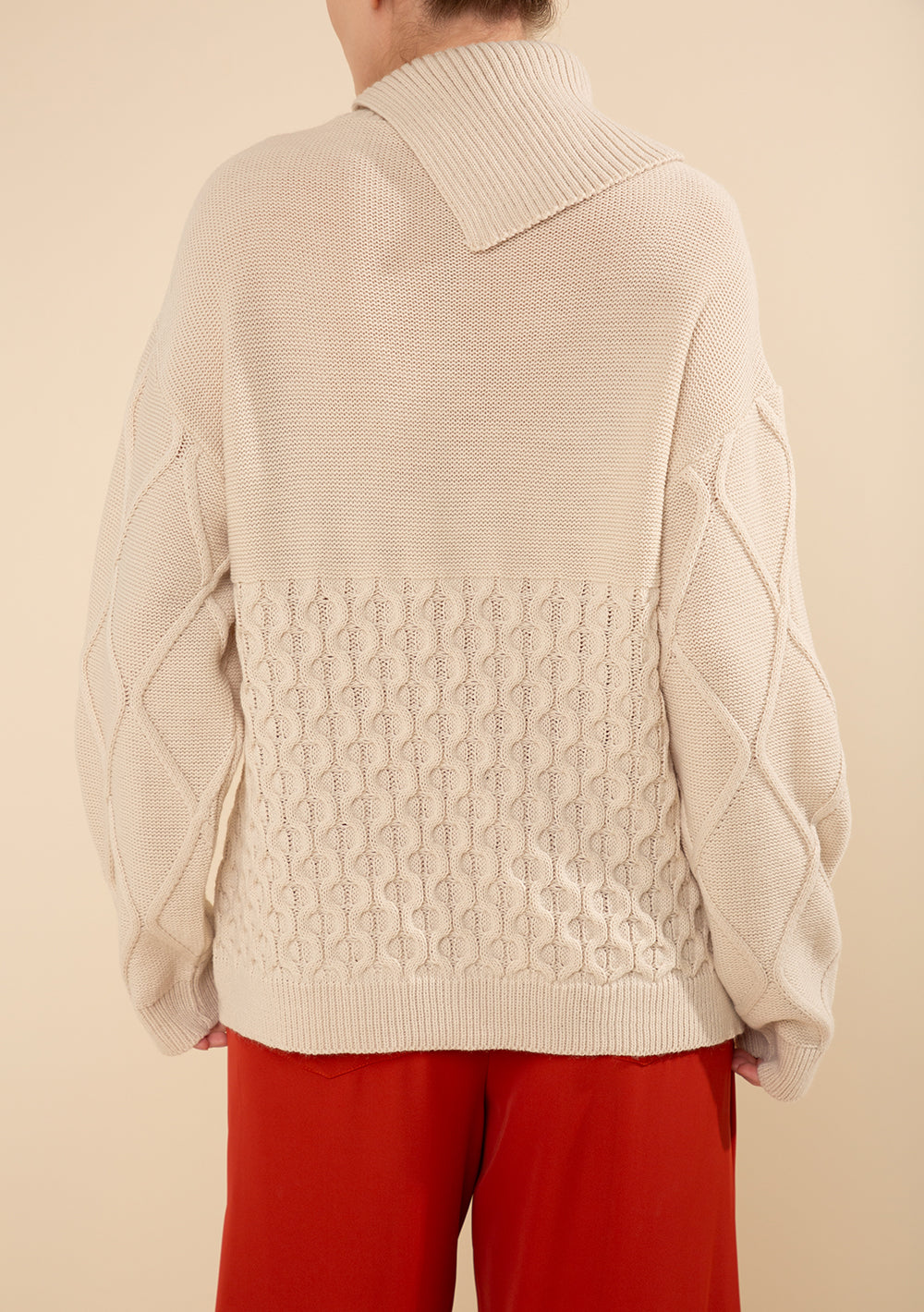 Blusa Suelta Cuello Alto Mangas Largas