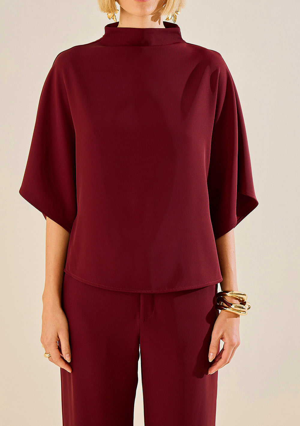 Blusa Suelta Cuello Alto Mangas Cortas