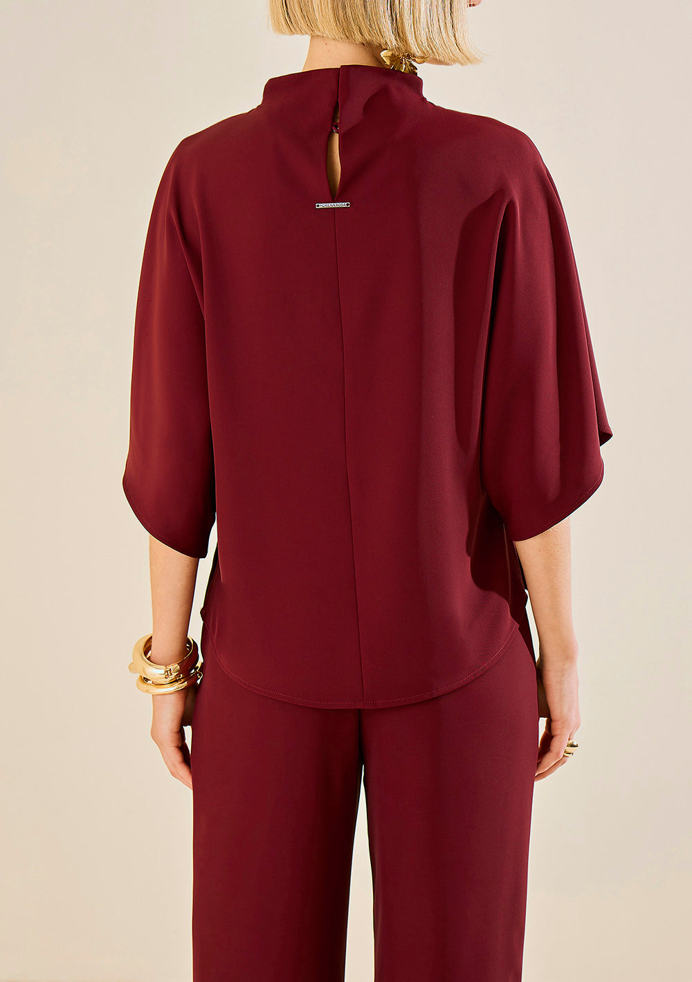 Blusa Suelta Cuello Alto Mangas Cortas