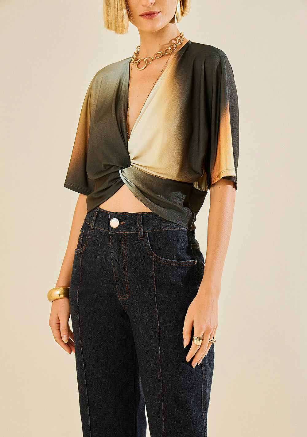 Blusa Ajustada Escote en V Mangas Cortas