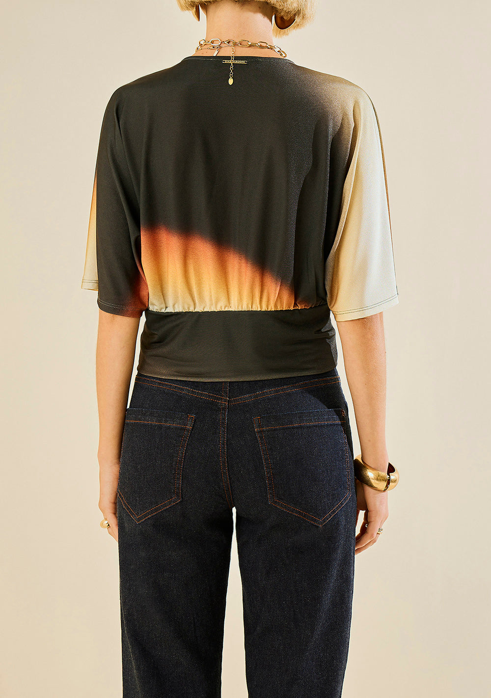Blusa Ajustada Escote en V Mangas Cortas
