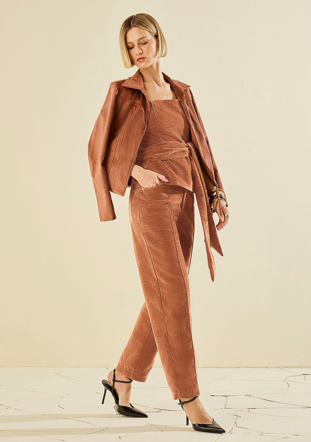 Chaqueta Cropped Ajustada Mangas Largas