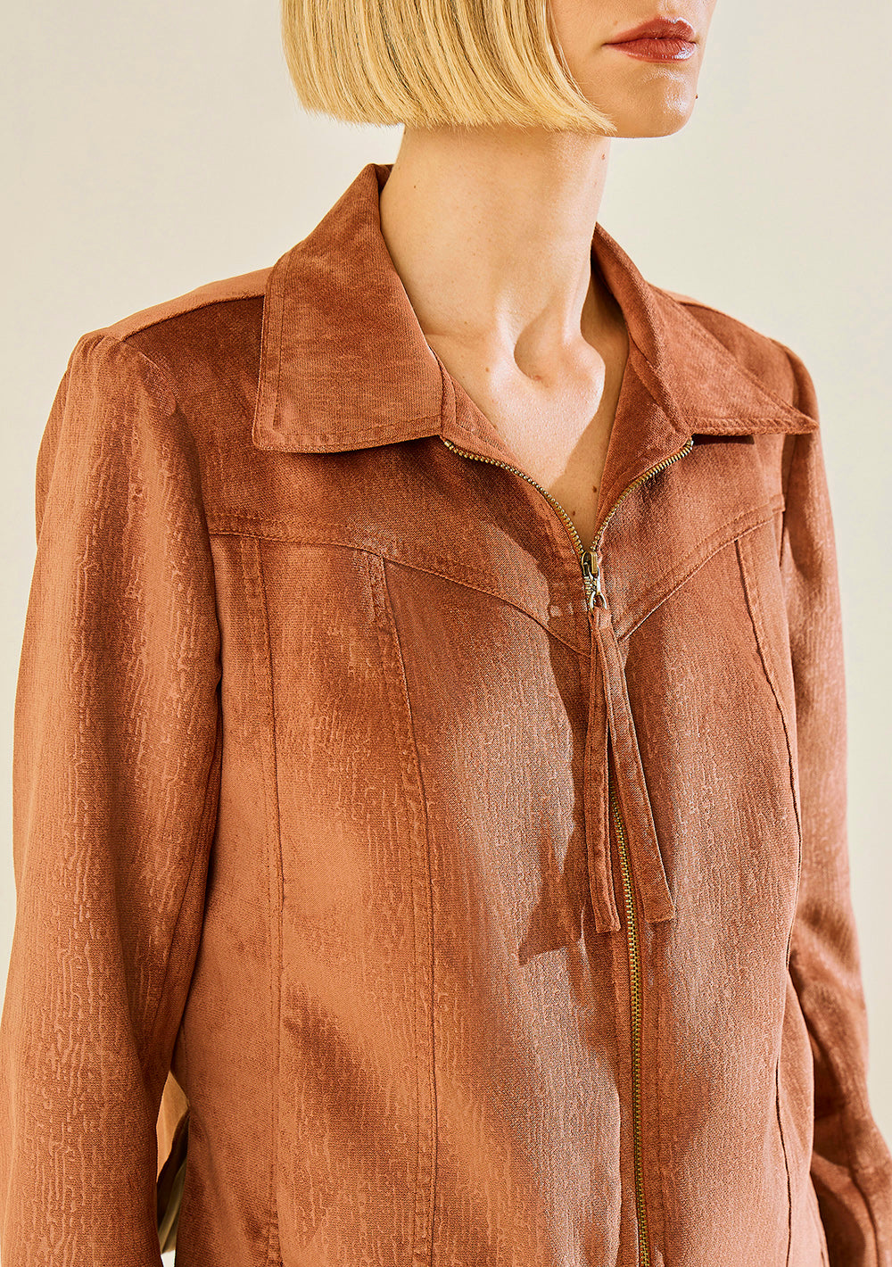 Chaqueta Cropped Ajustada Mangas Largas
