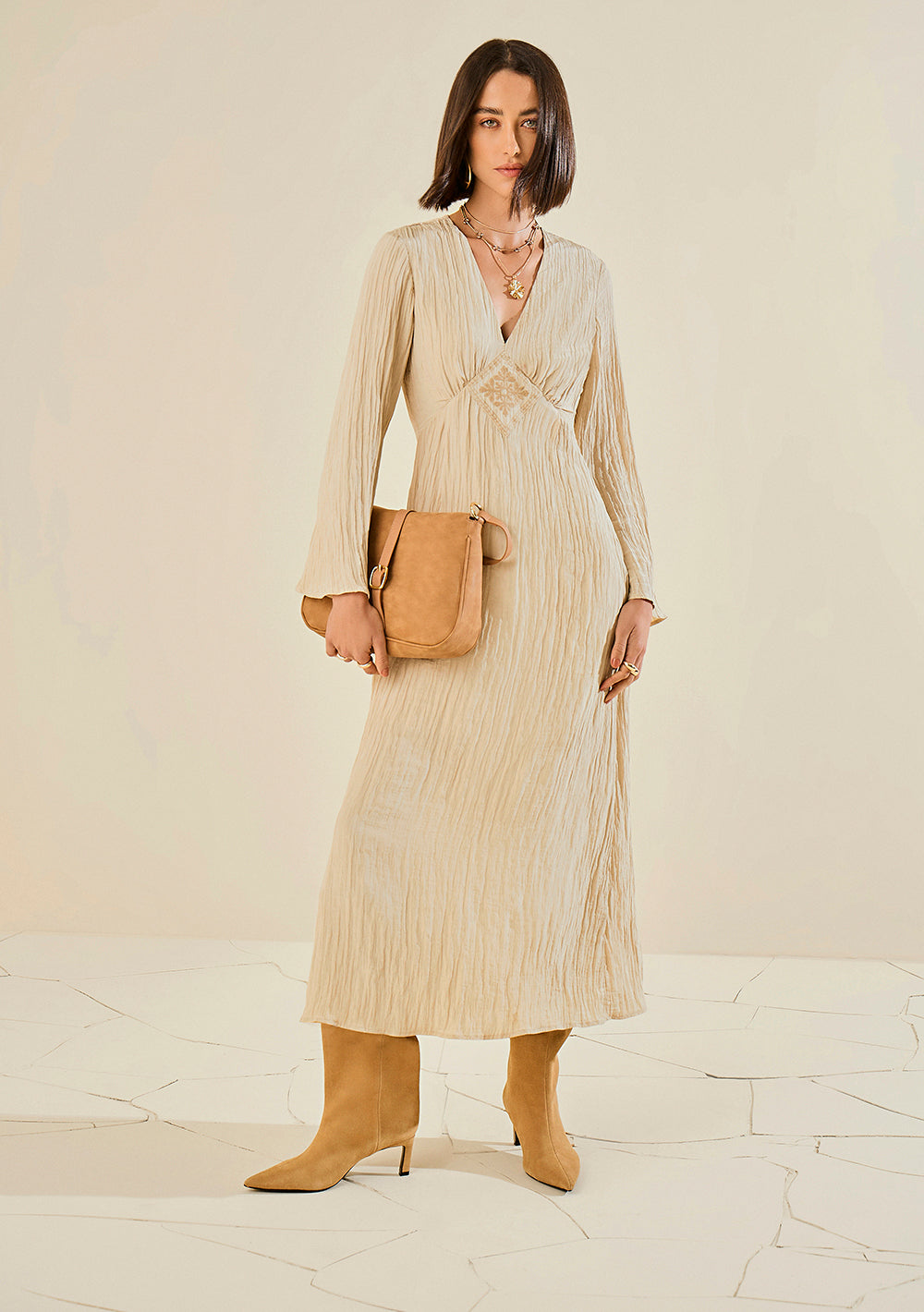 Vestido Midi Ajustado Escote en V Mangas Largas
