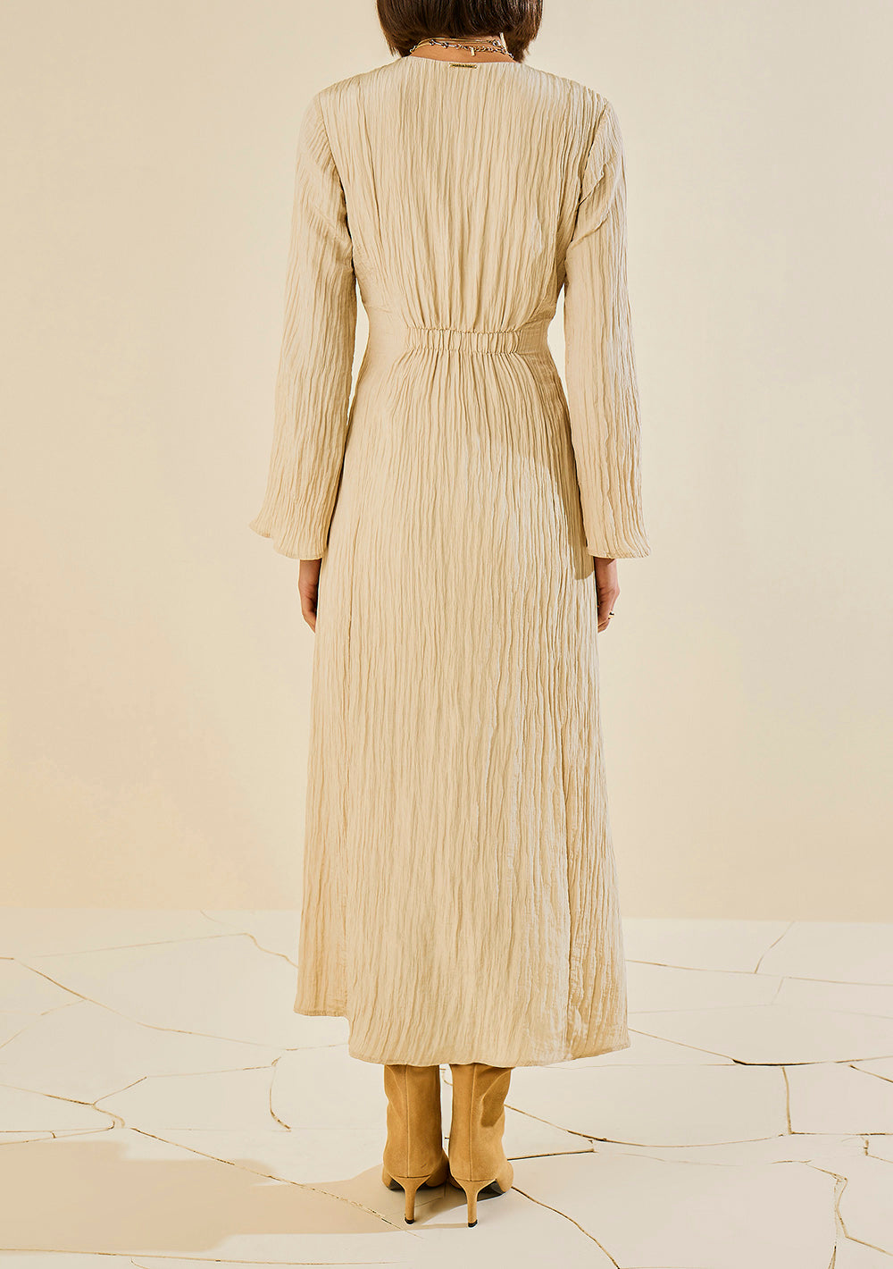 Vestido Midi Ajustado Escote en V Mangas Largas