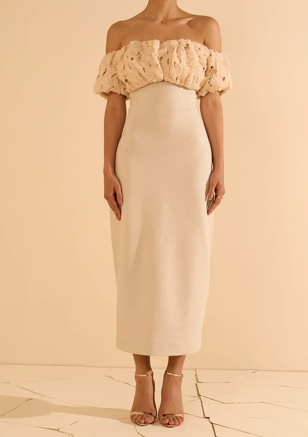 Vestido Midi Ajustado Hombro A Hombro Sin Mangas