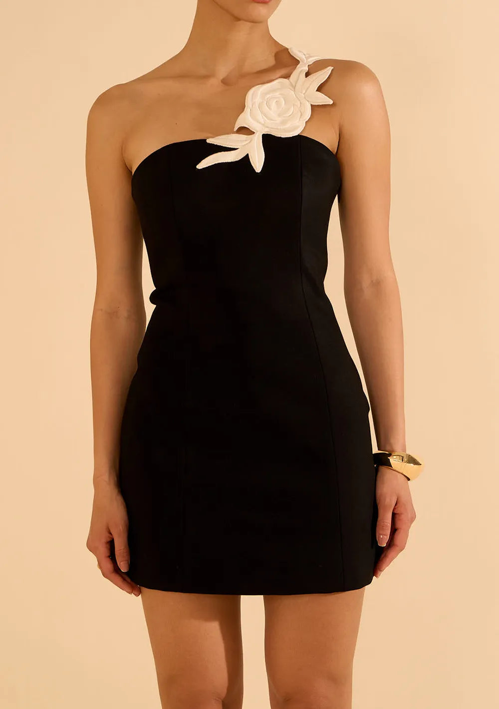 Vestido Corto Ajustado Escote Recto Sin Mangas