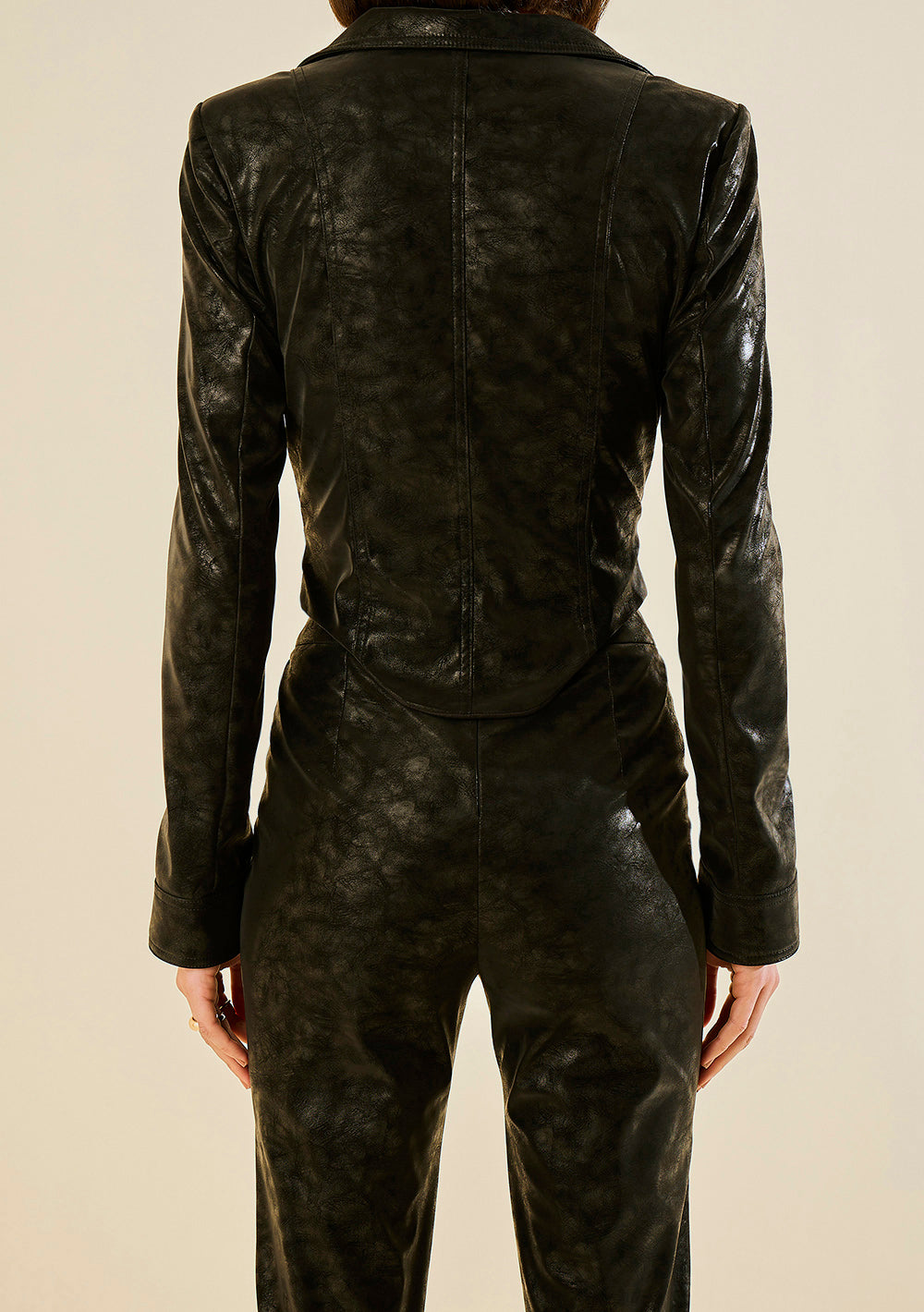 Chaqueta Cropped Ajustada Mangas Largas