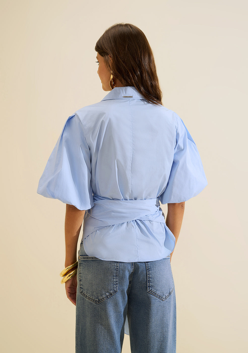 Camisa Ajustada Escote Cruzado Mangas Cortas