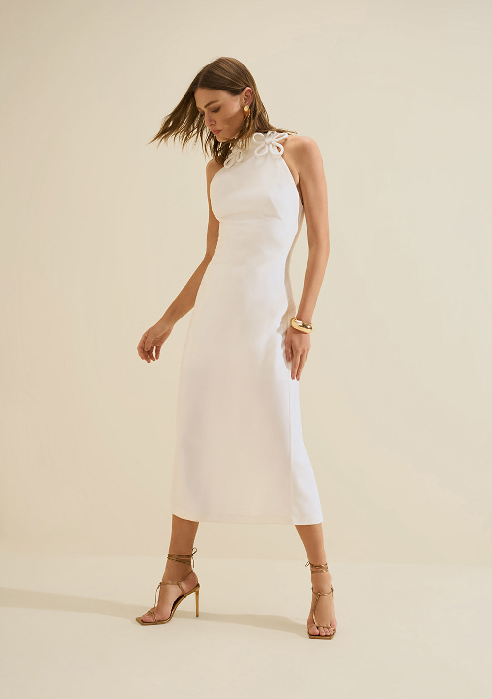 Vestido Midi Ajustado Cuello Alto Sin Mangas