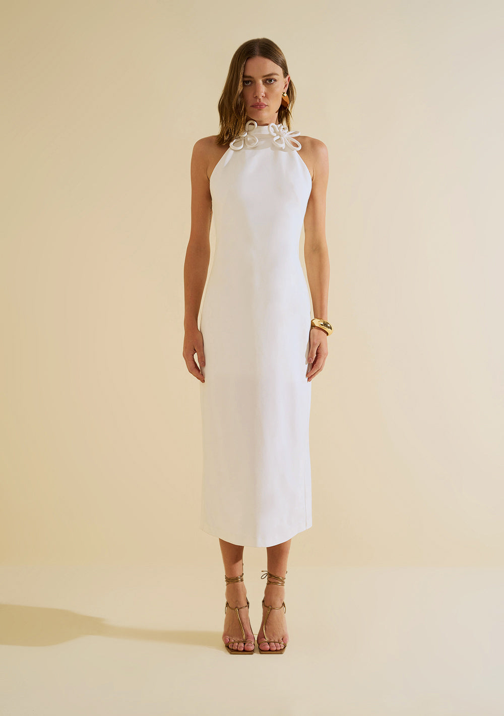 Vestido Midi Ajustado Cuello Alto Sin Mangas
