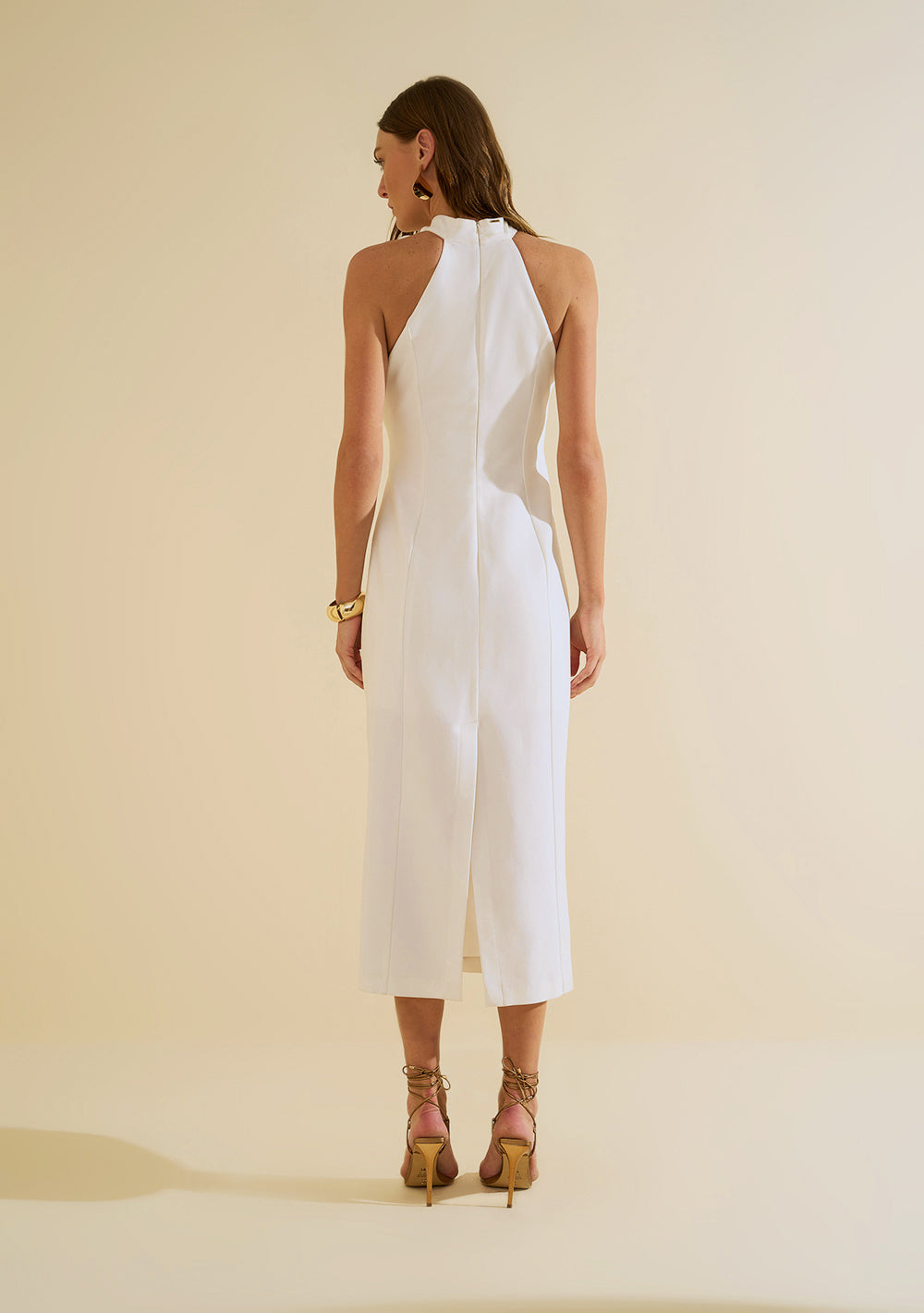 Vestido Midi Ajustado Cuello Alto Sin Mangas
