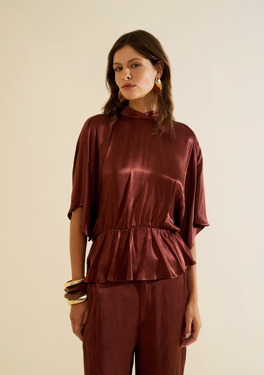 Blusa Suelta Cuello Alto Mangas Cortas