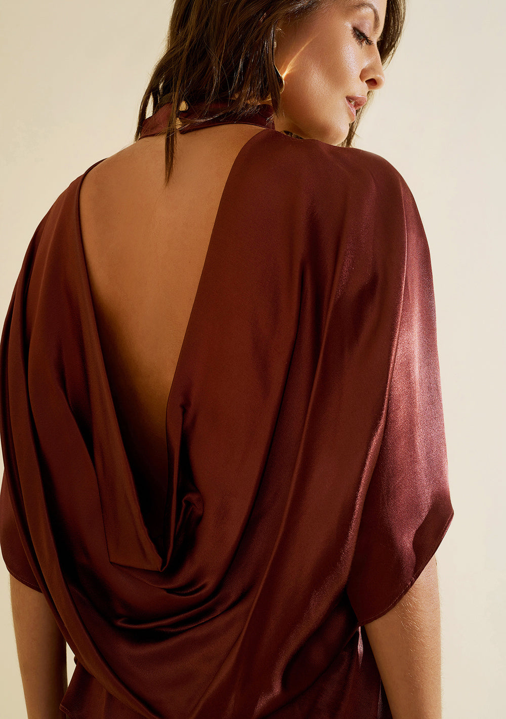 Blusa Suelta Cuello Alto Mangas Cortas