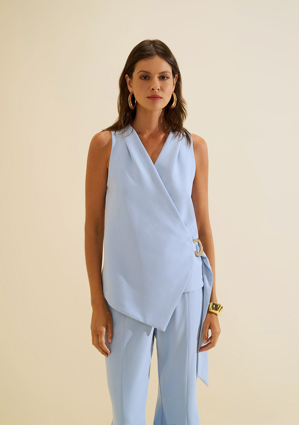 Blusa Ajustada Escote en V Sin Mangas