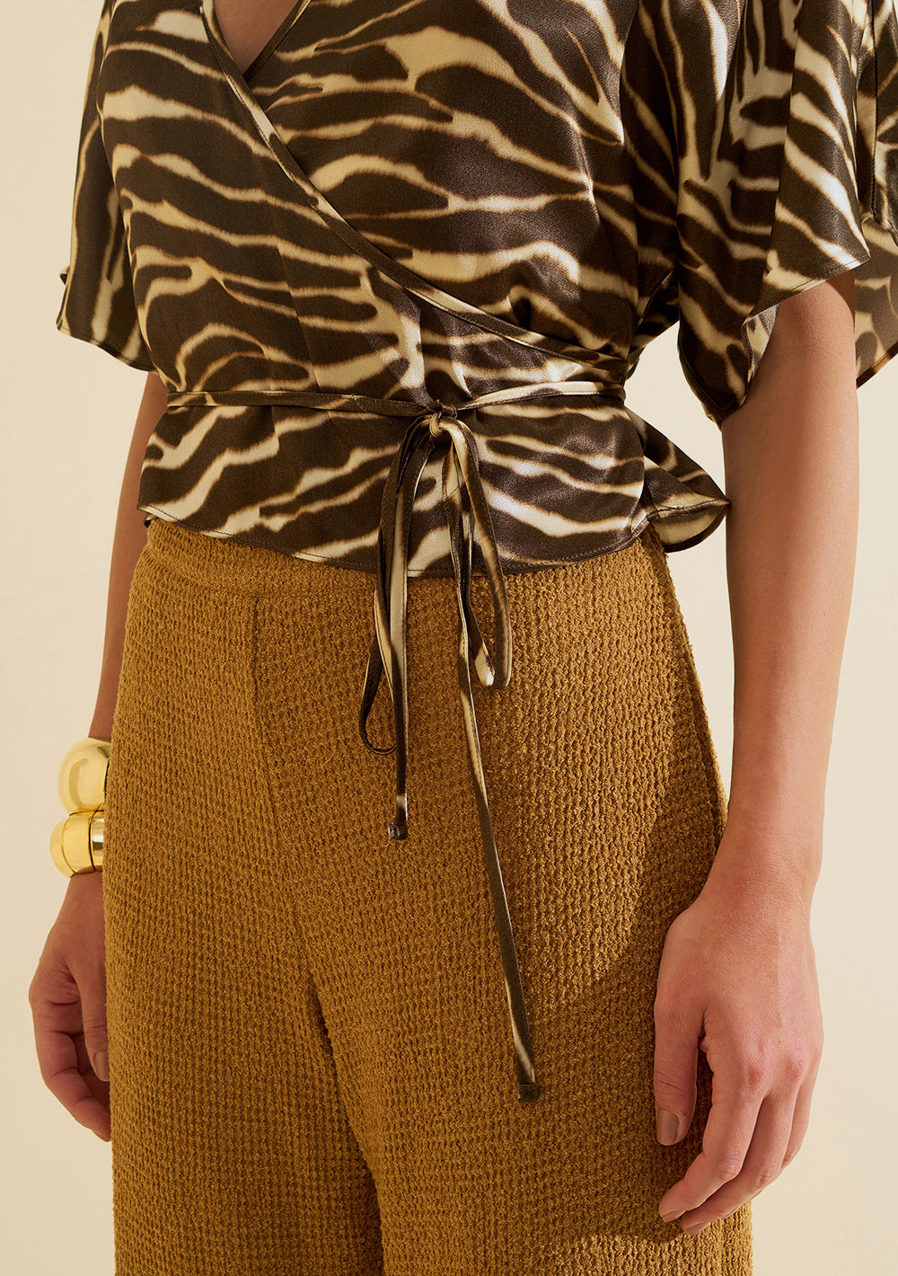 Blusa Suelta Escote en V Mangas Cortas