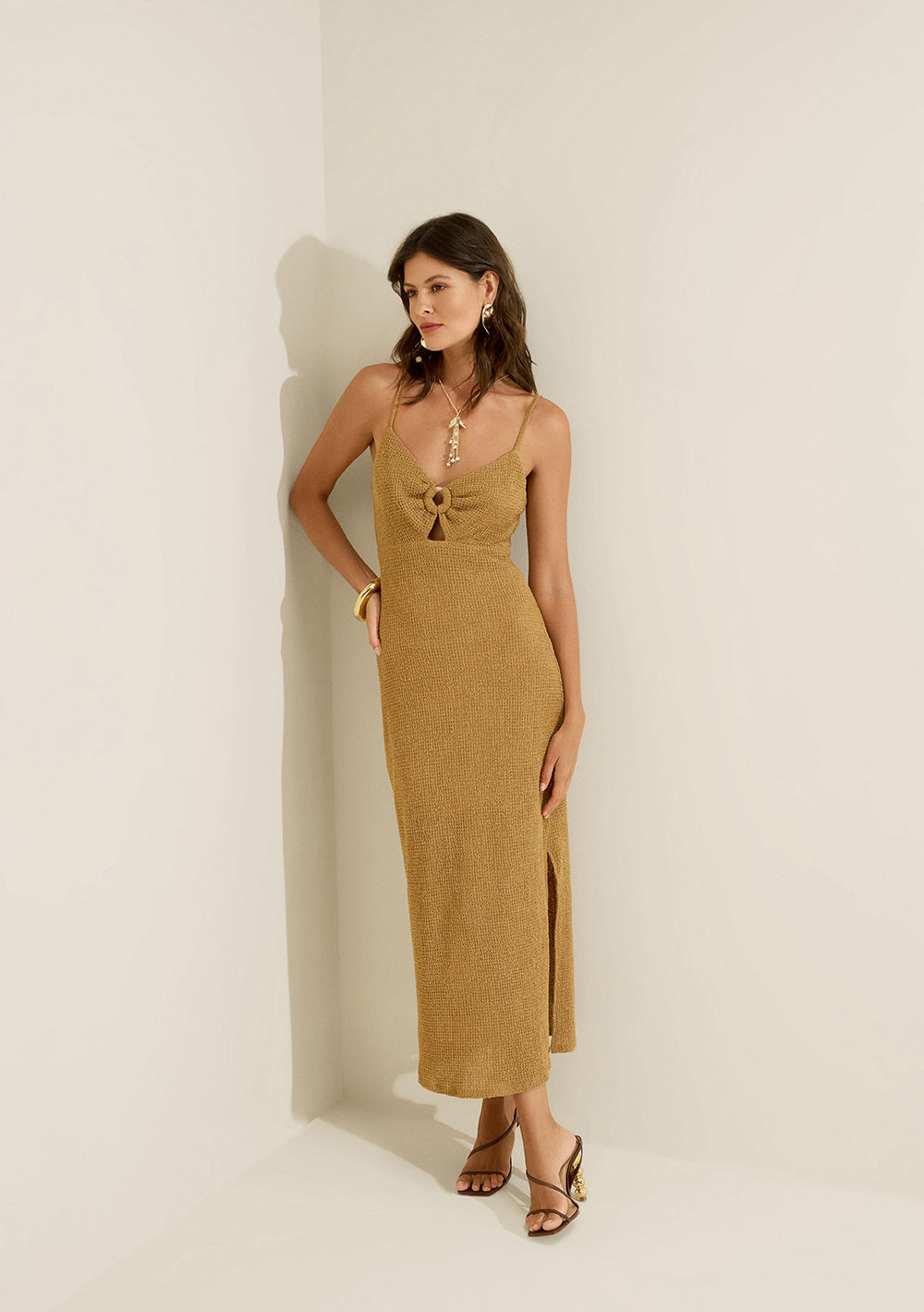 Vestido Midi Ajustado Escote en V Con Tirantes