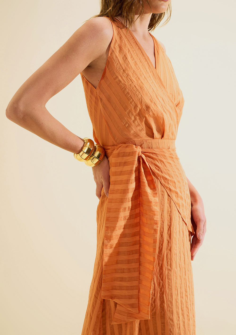 Vestido Midi Ajustado Escote en V Sin Mangas
