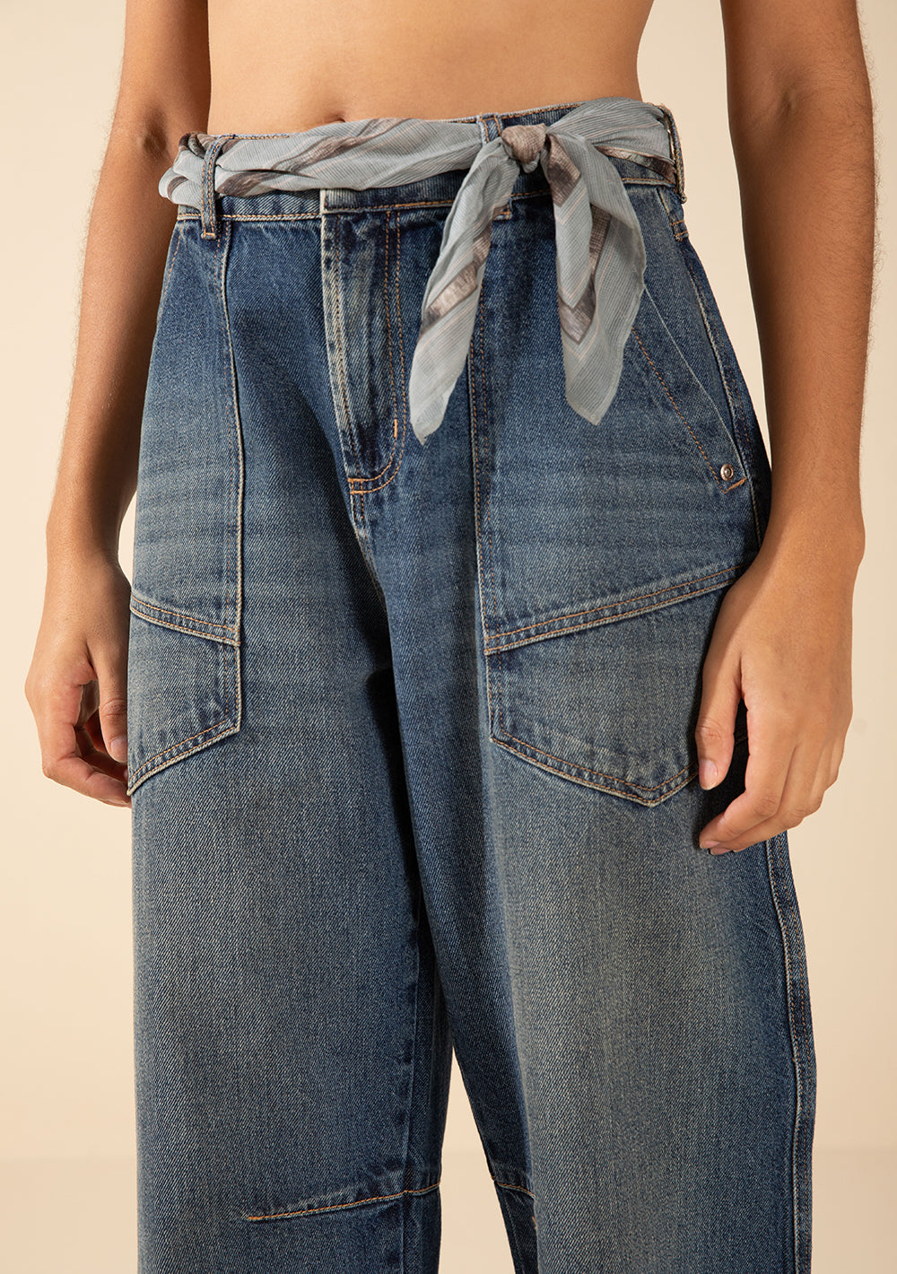 Jeans Carrot Fit Tiro Alto