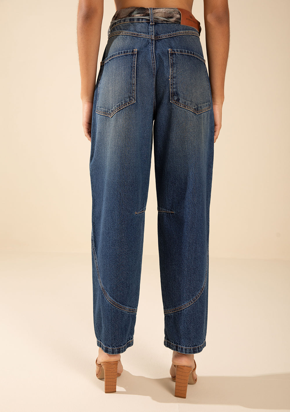 Jeans Carrot Fit Tiro Alto