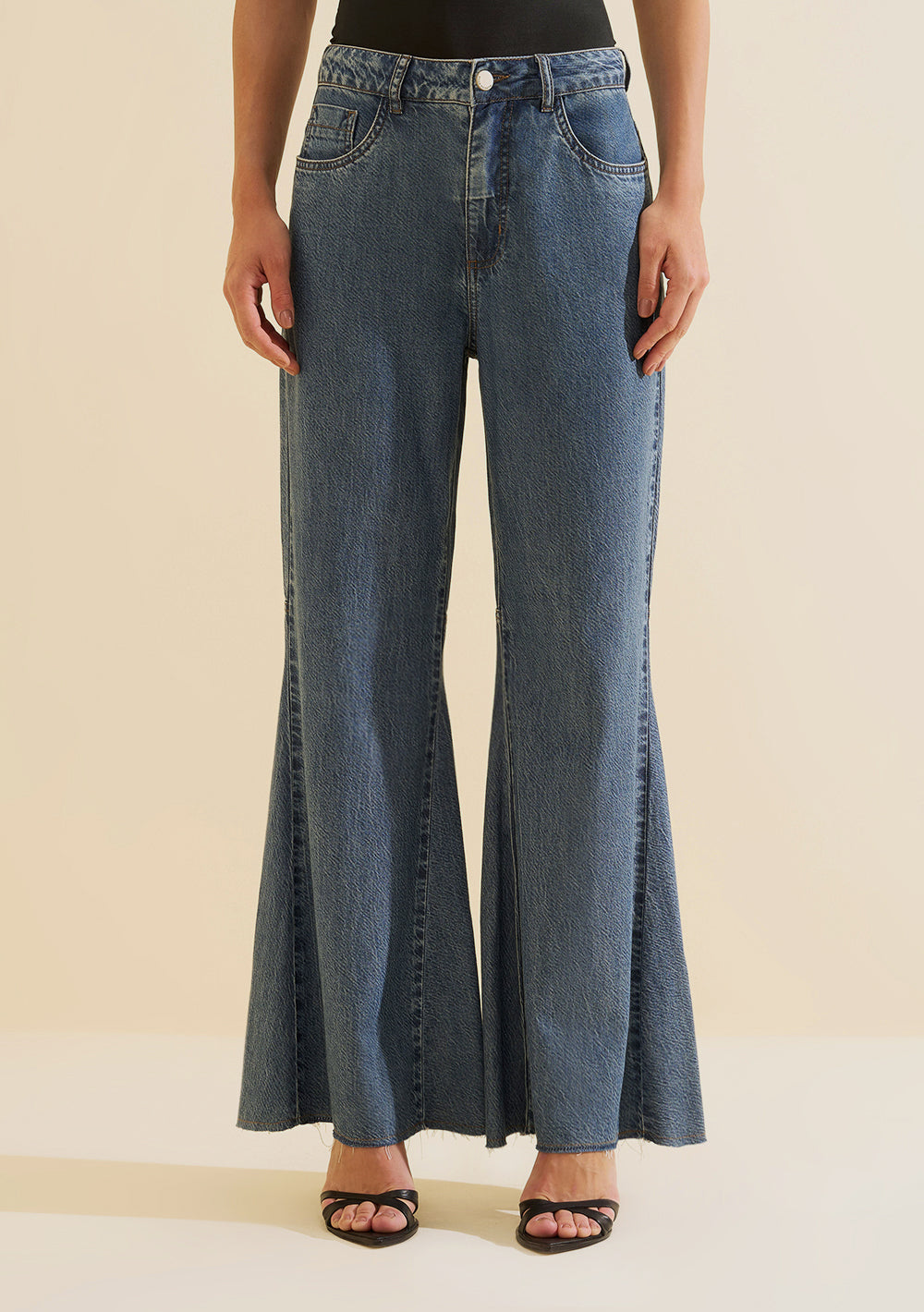 Pantalón Jeans Flare Tiro Alto
