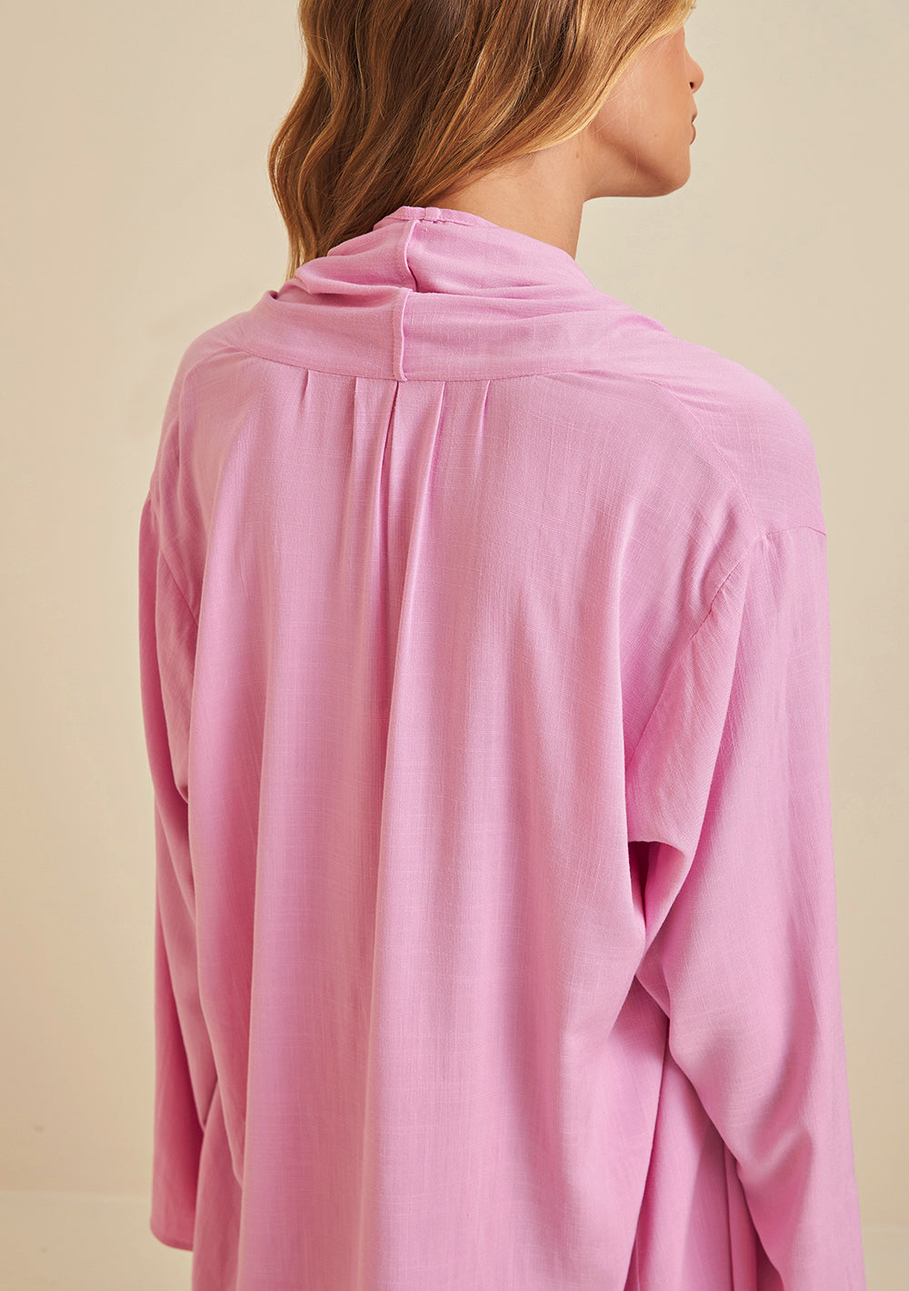 Camisa Mangas Largas Detalle en el Cuello