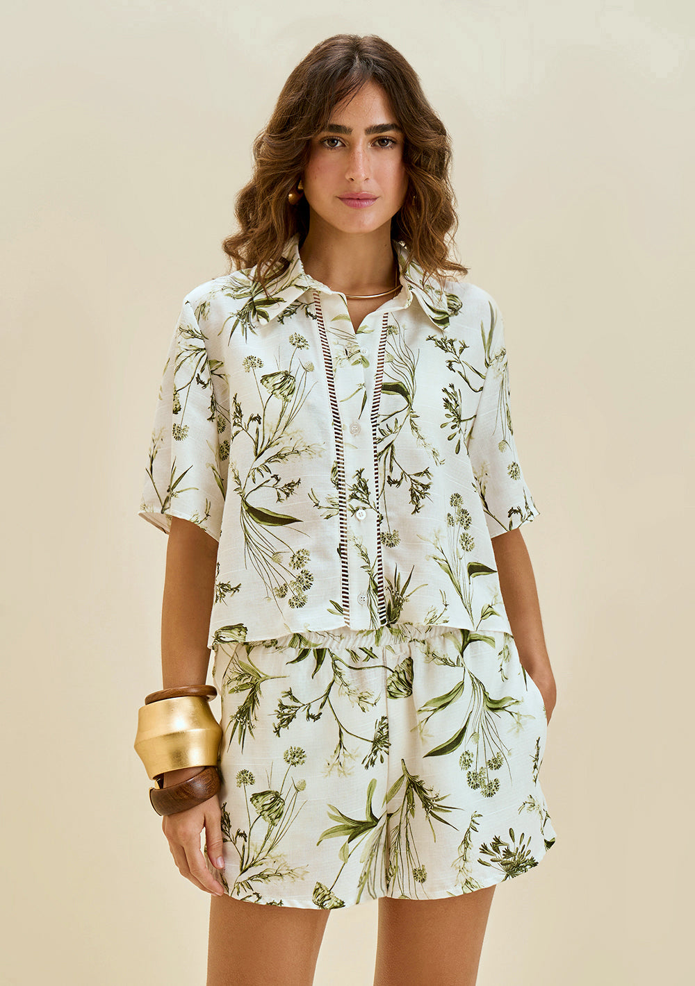 Camisa Suelta Cuello Clásico Mangas Cortas