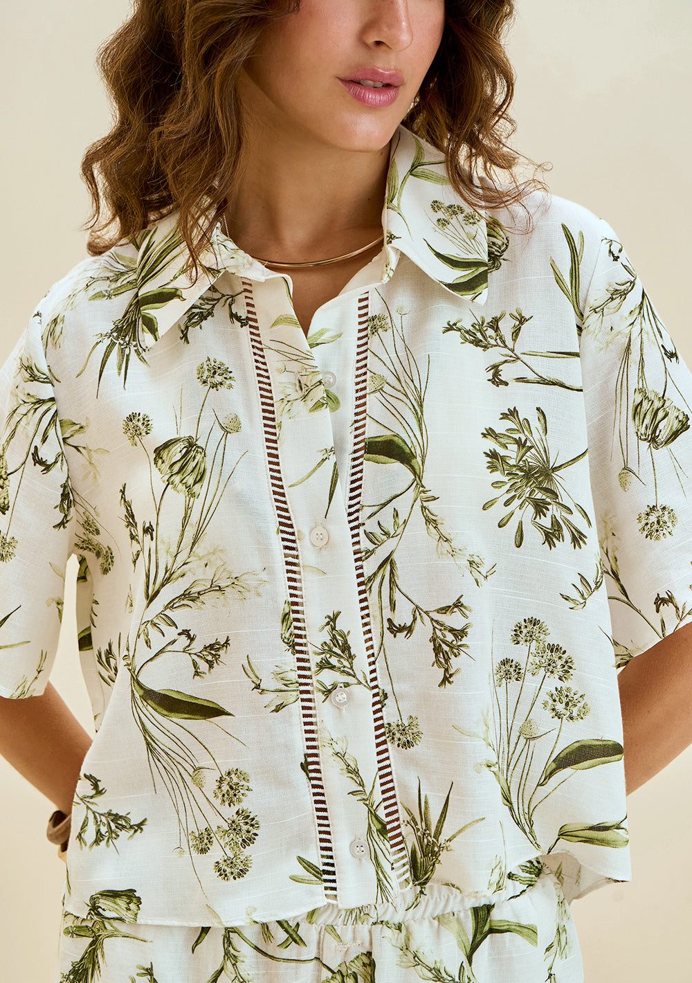 Camisa Suelta Cuello Clásico Mangas Cortas