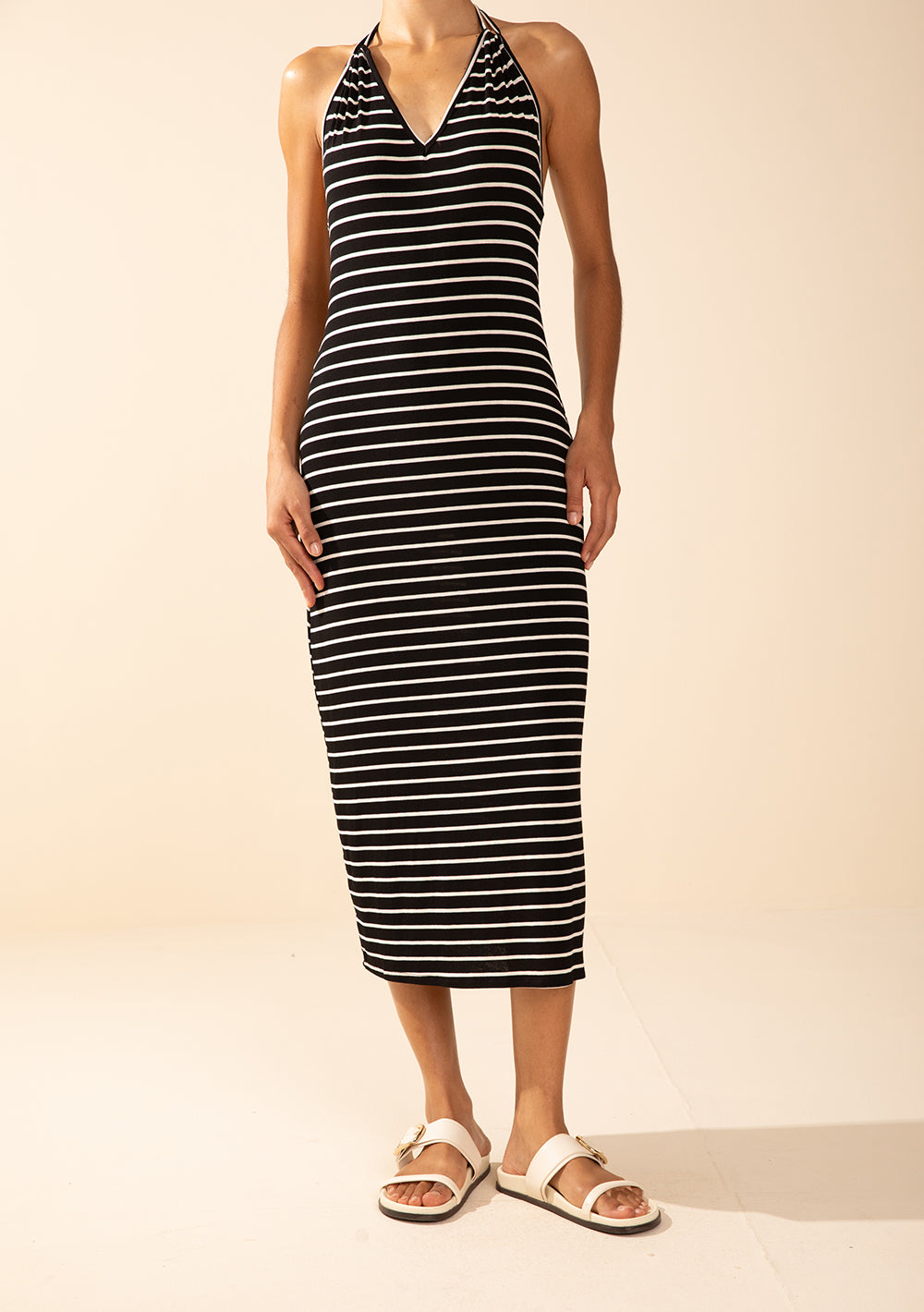 Vestido Ajustado Escote En V Con Tirantes Midi