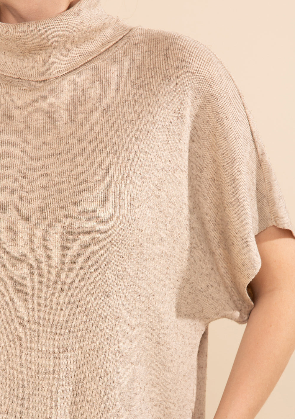 Blusa Suelta Cuello Alto Mangas Cortas