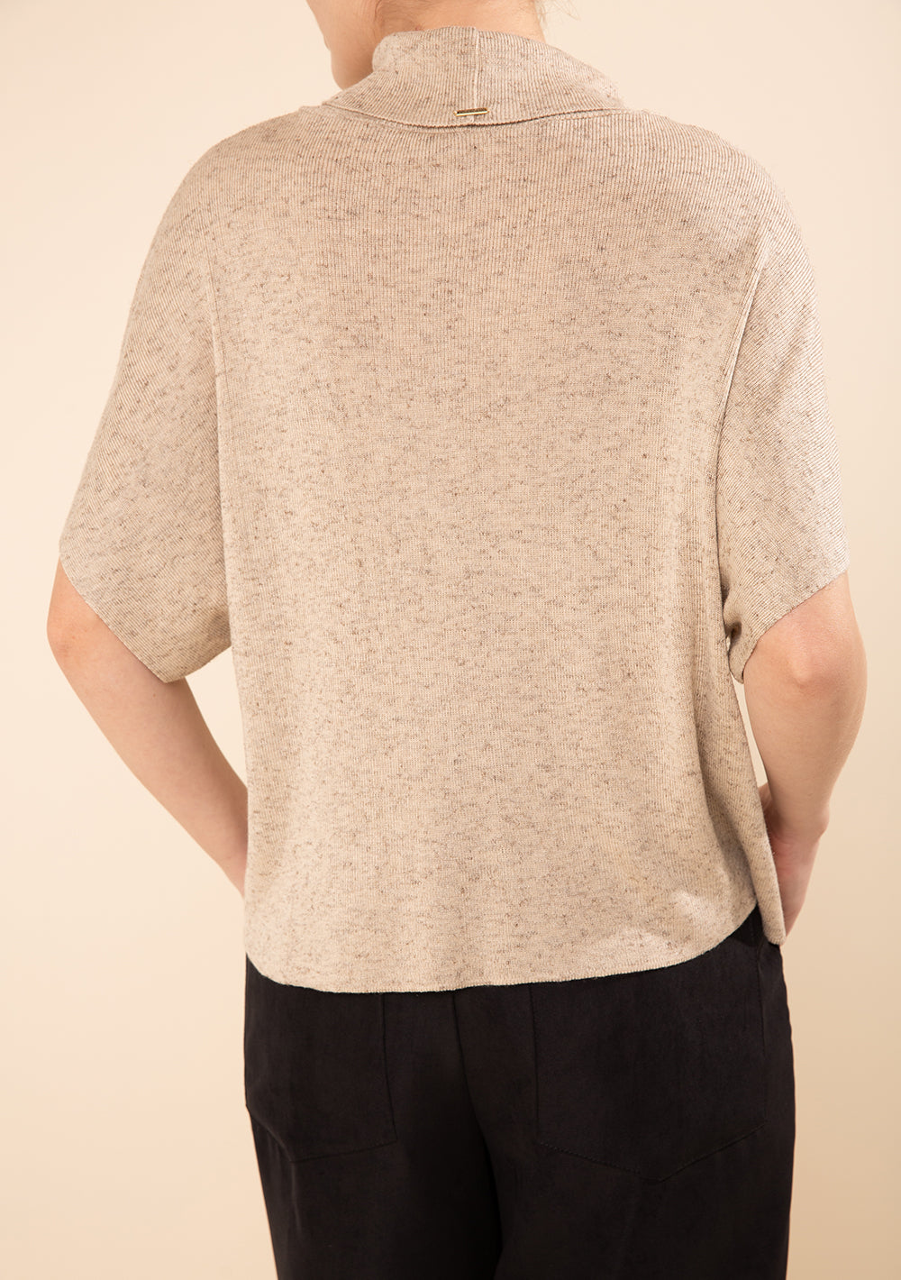 Blusa Suelta Cuello Alto Mangas Cortas