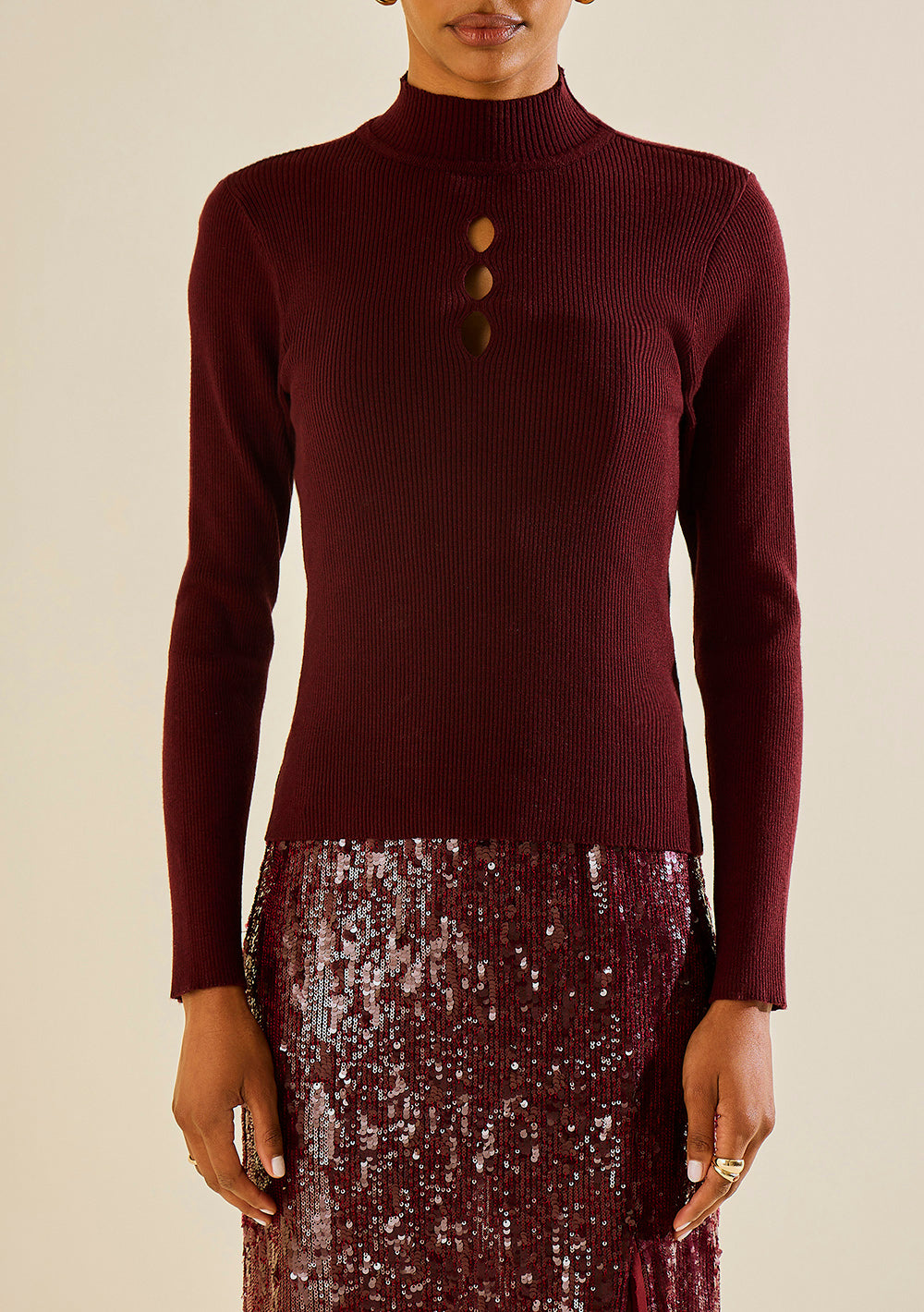 Blusa Ajustada Cuello Alto Mangas Largas