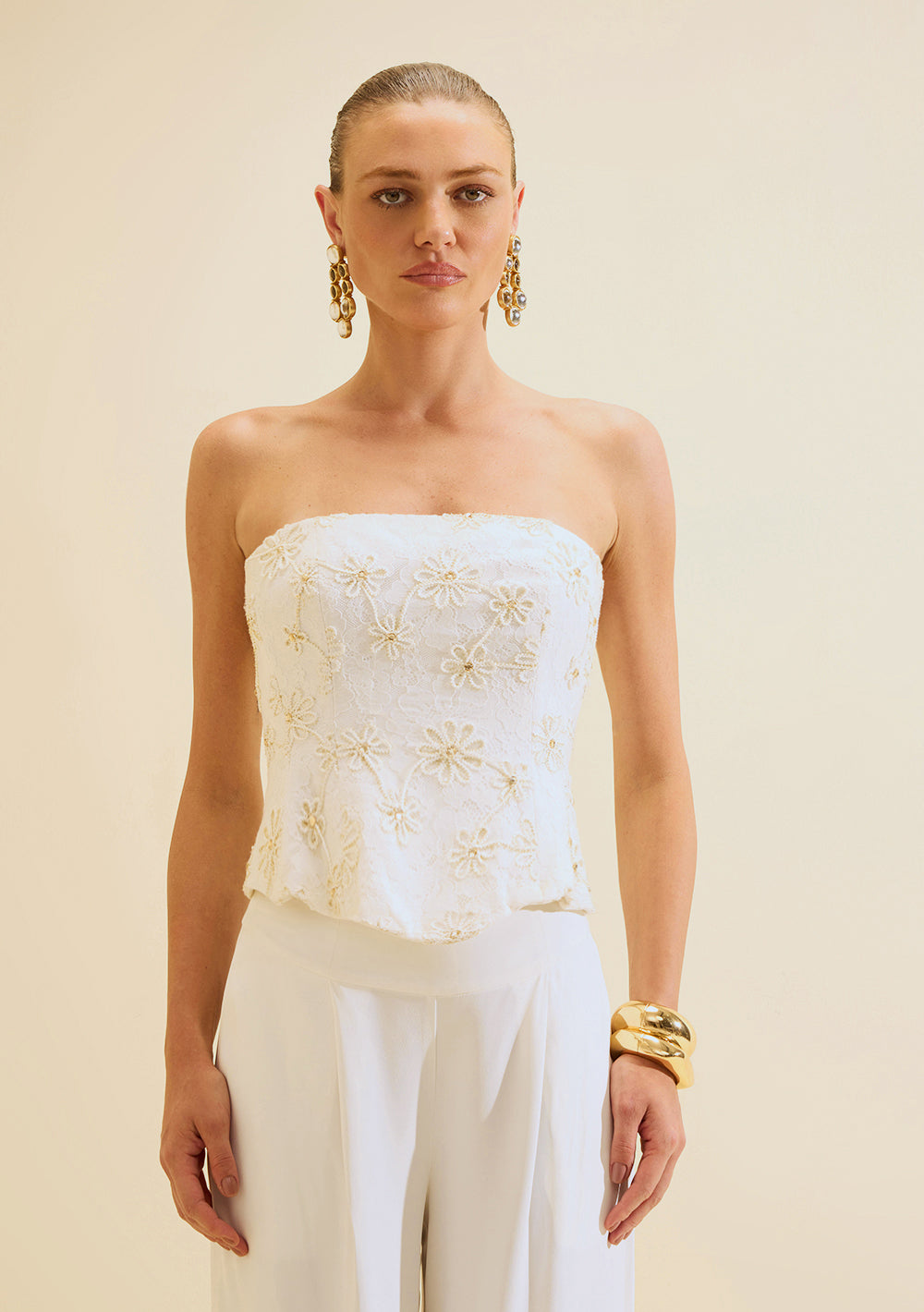 Blusa Ajustada Escote Recto Sin Mangas