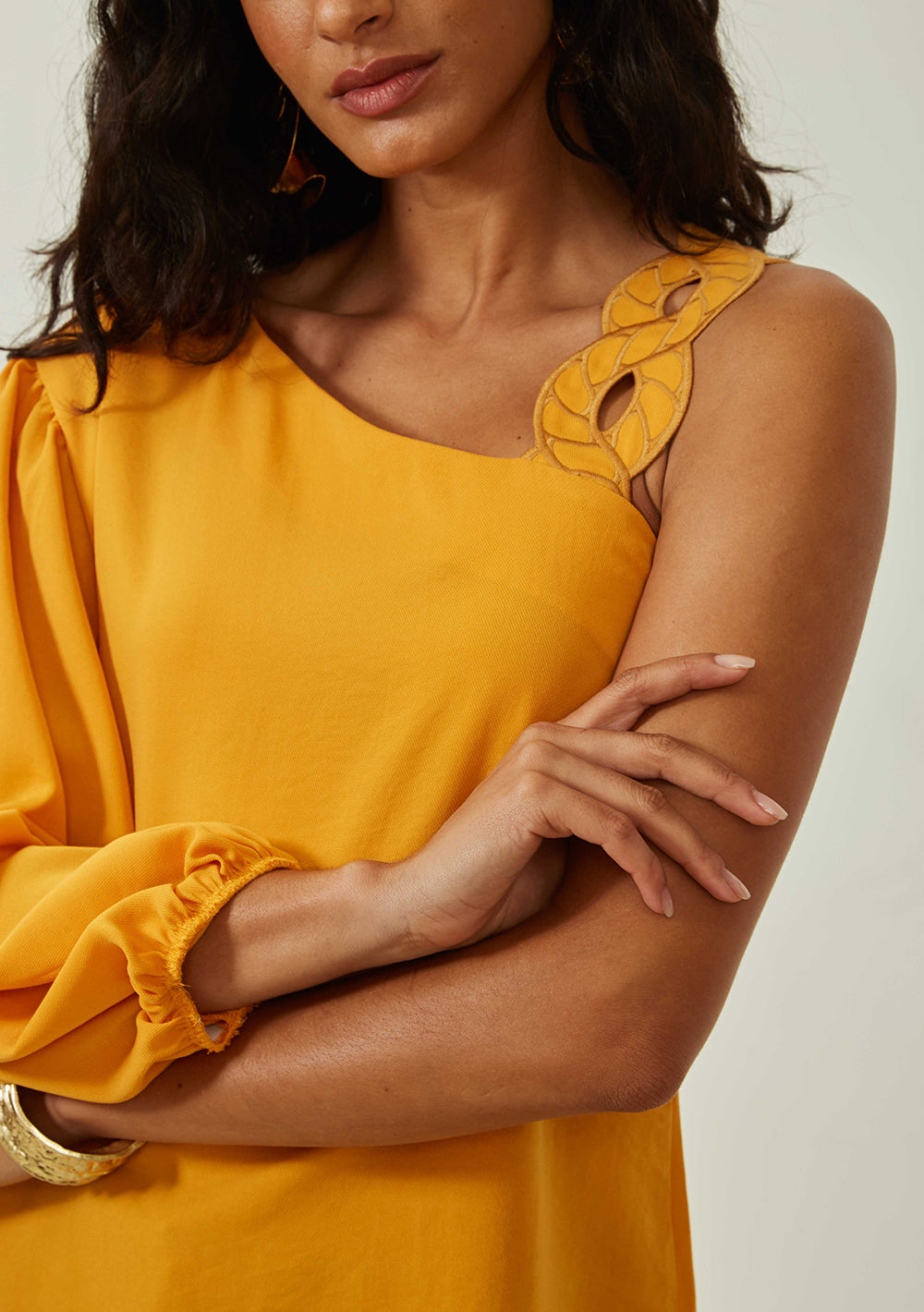 Blusa Suelta De Un Hombro Mangas Tres Cuartos