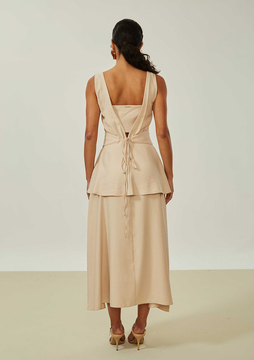 Vestido Ajustado Escote en V Sin Mangas Midi