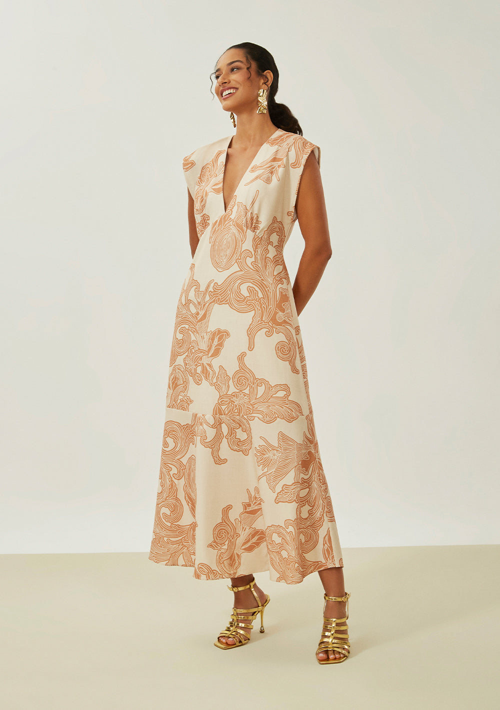 Vestido Suelto Escote en V Mangas Cortas Midi