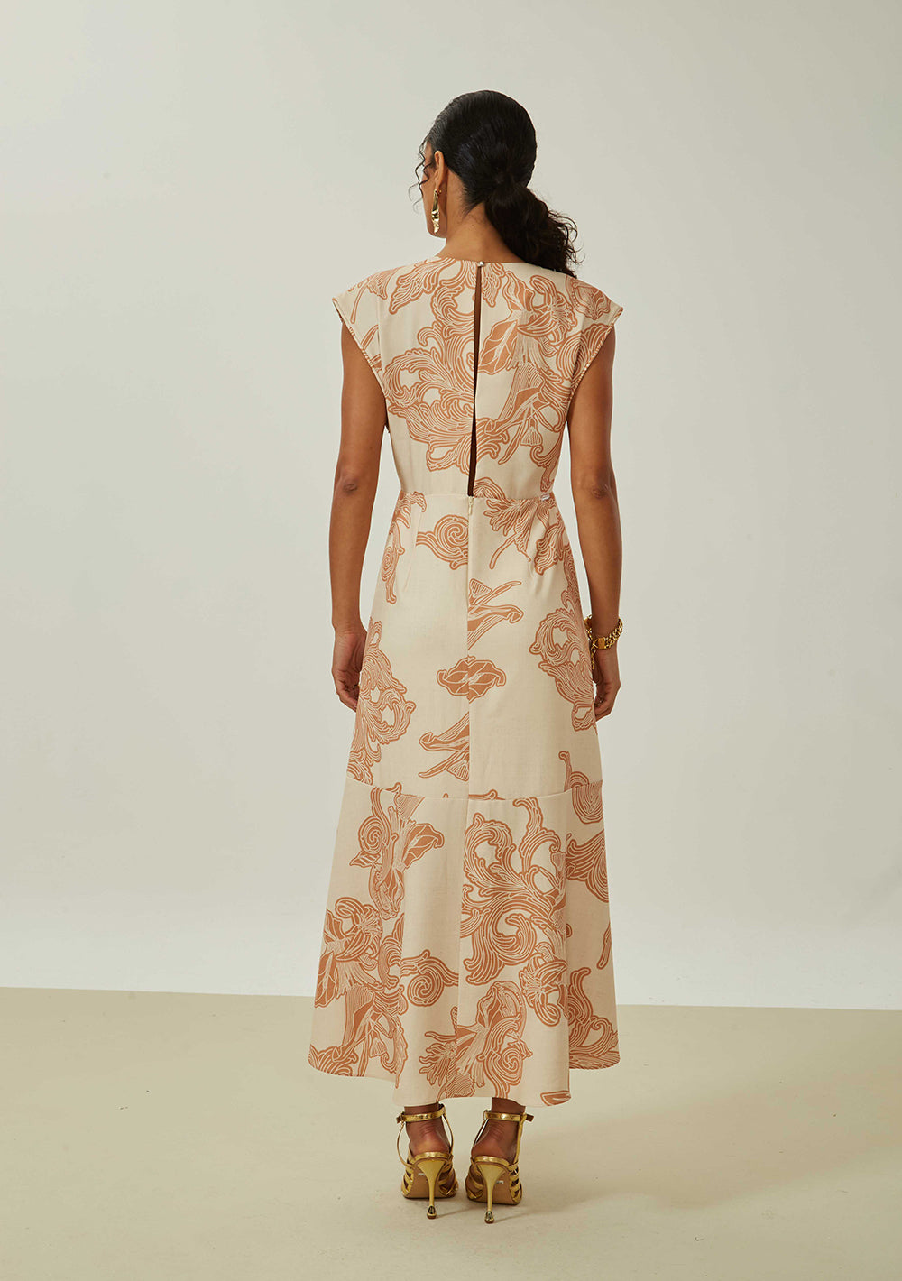Vestido Suelto Escote en V Mangas Cortas Midi
