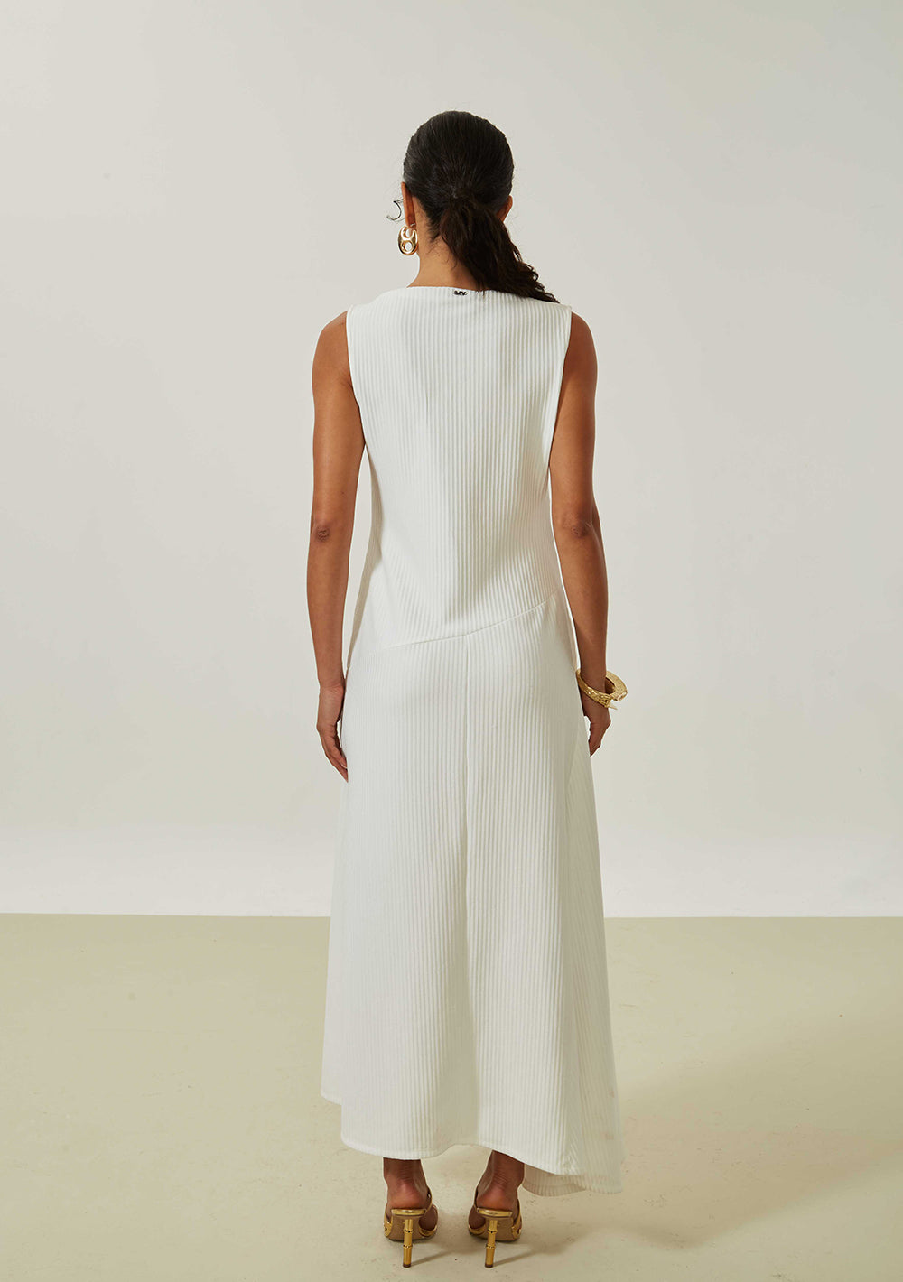 Vestido Ajustado Escote Canoa Sin Mangas Midi