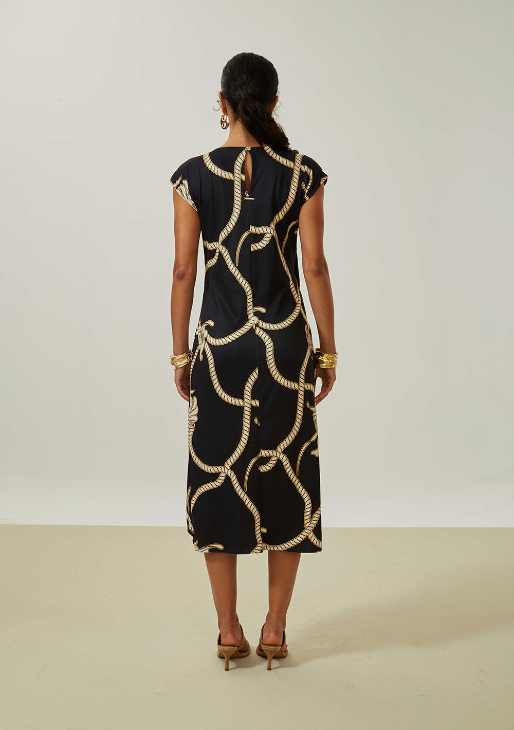 Vestido Suelto Escote Redondo Mangas Cortas Midi