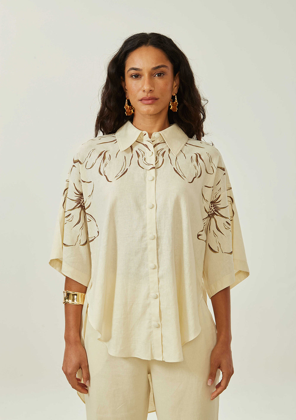 Camisa Suelta Cuello Clásico Mangas Cortas