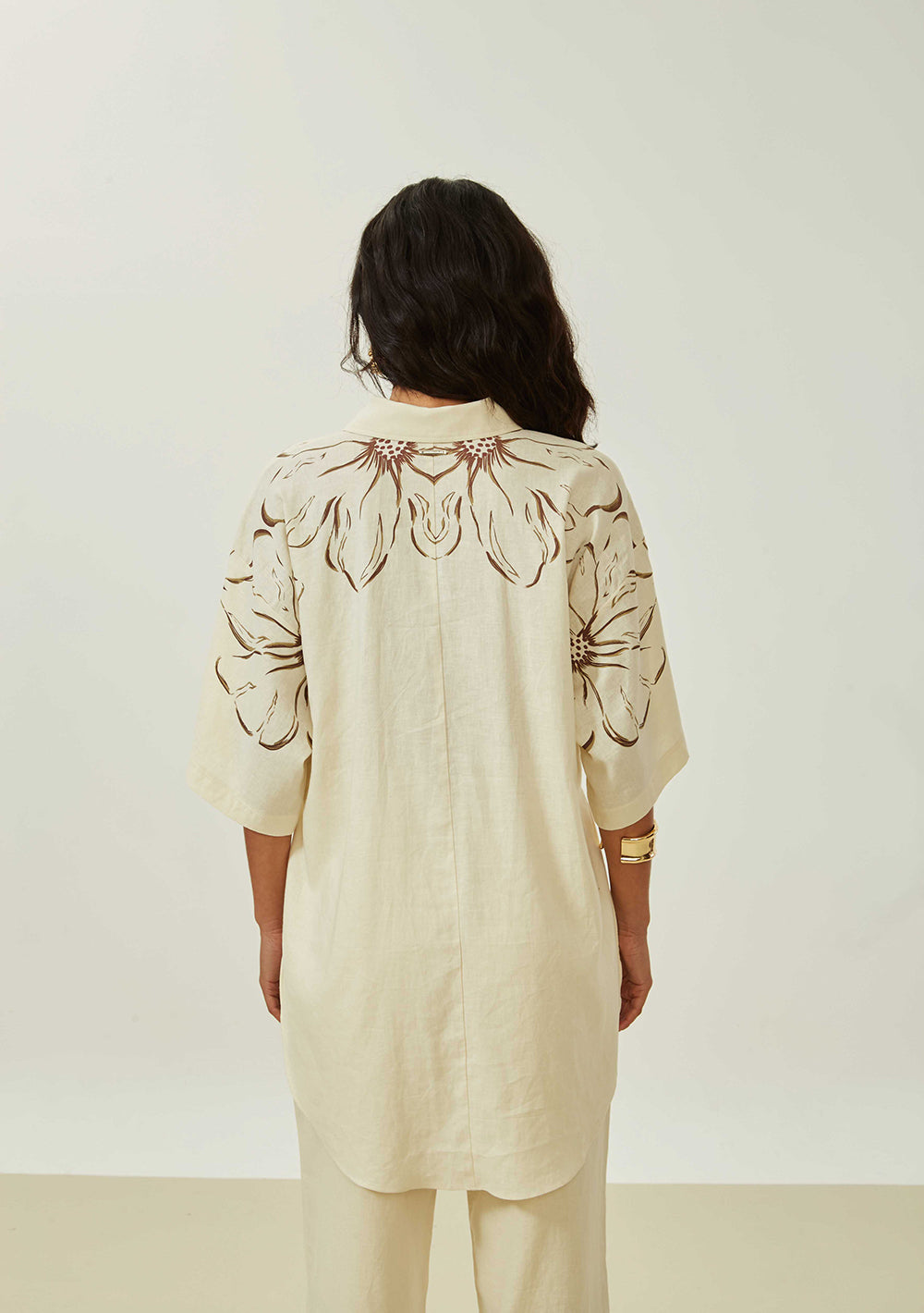 Camisa Suelta Cuello Clásico Mangas Cortas