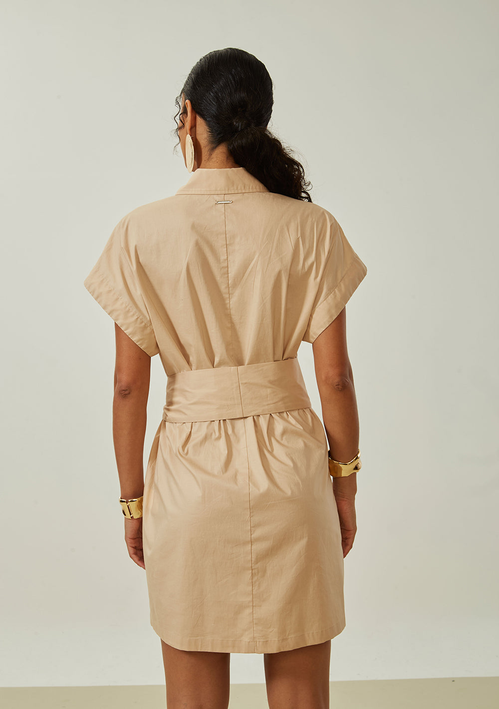 Vestido Suelto Cuello Clásico Mangas Cortas Corto