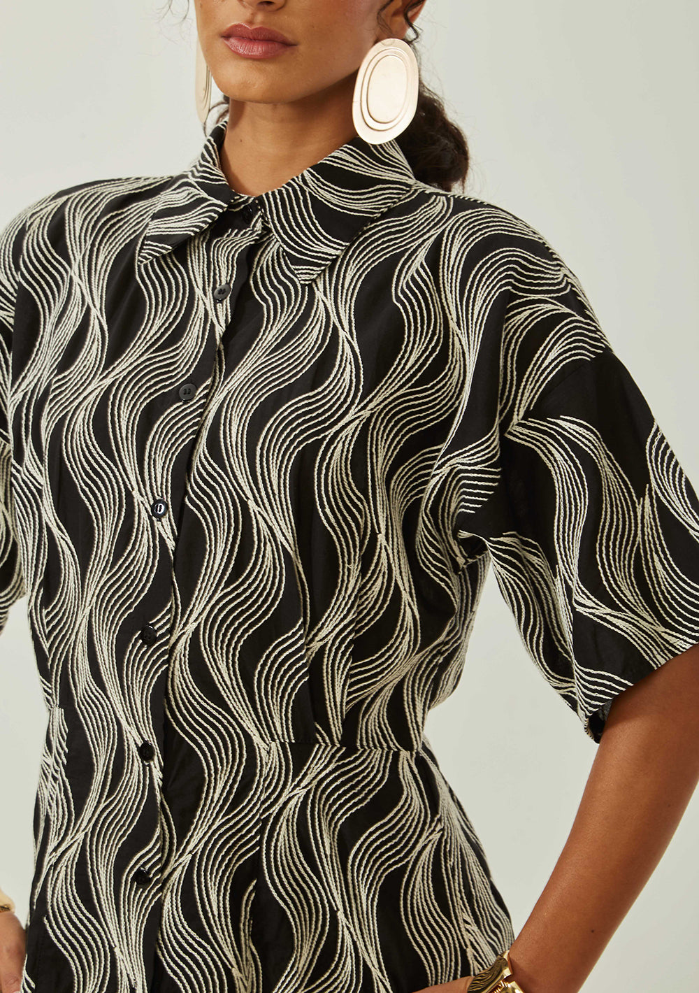 Camisa Al Cuerpo Cuello Clásico Mangas Cortas