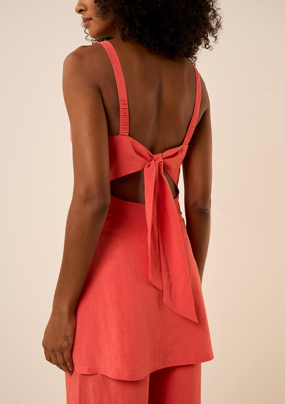 Blusa Ajustada Escote Recto Mangas Cortas