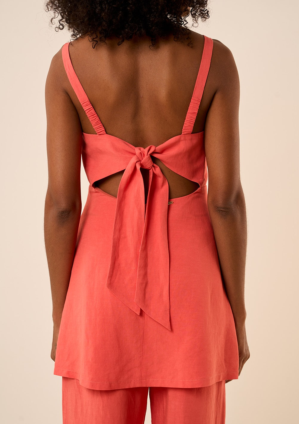 Blusa Ajustada Escote Recto Mangas Cortas