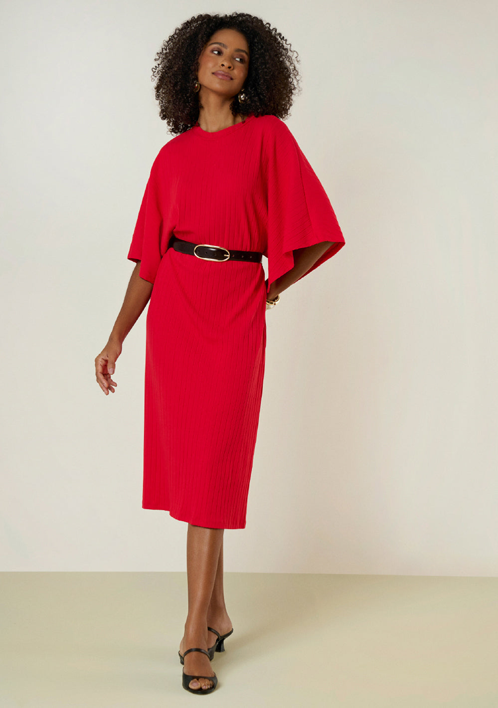 Vestido Suelto Escote Redondo Mangas Cortas Midi
