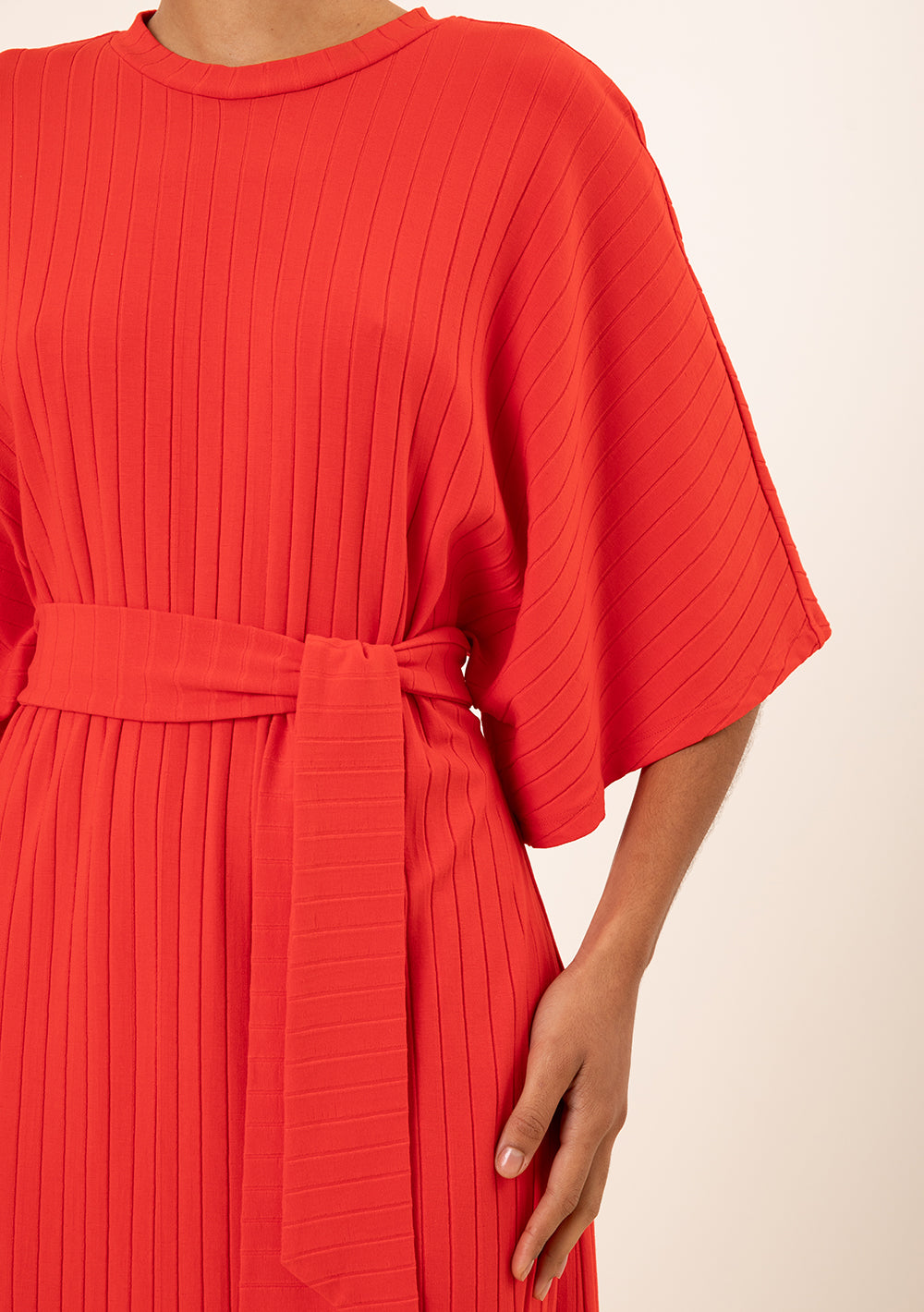 Vestido Suelto Escote Redondo Mangas Cortas Midi