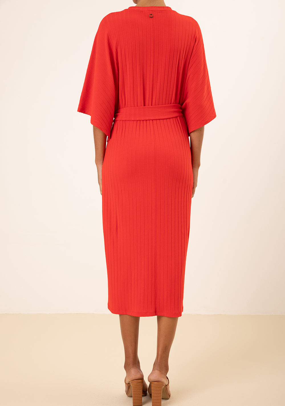 Vestido Suelto Escote Redondo Mangas Cortas Midi