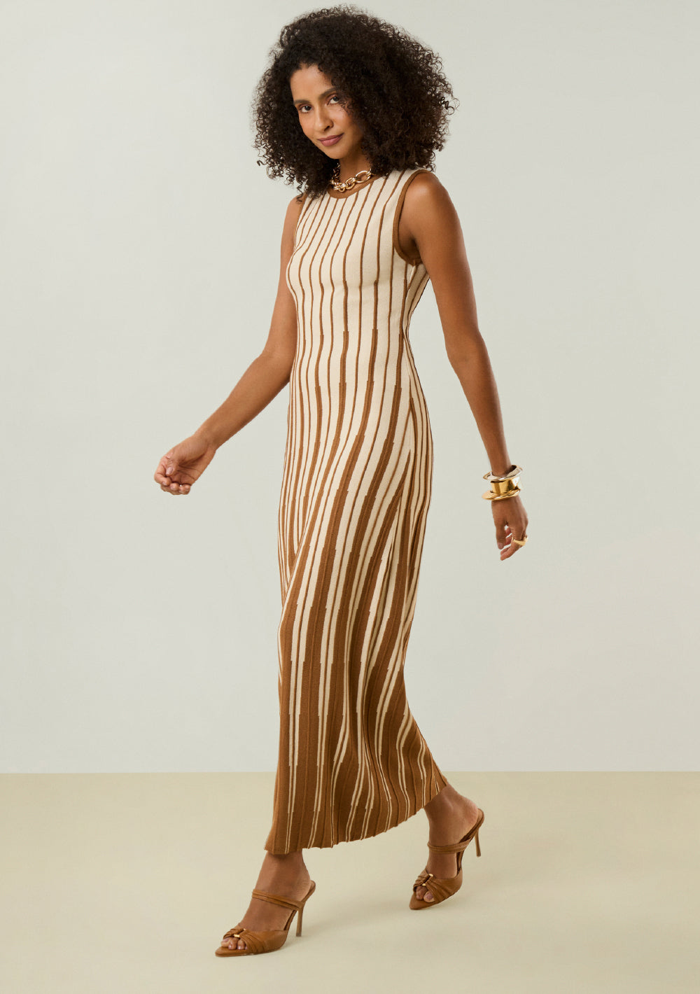 Vestido Ajustado Escote Redondo Sin Mangas Largo