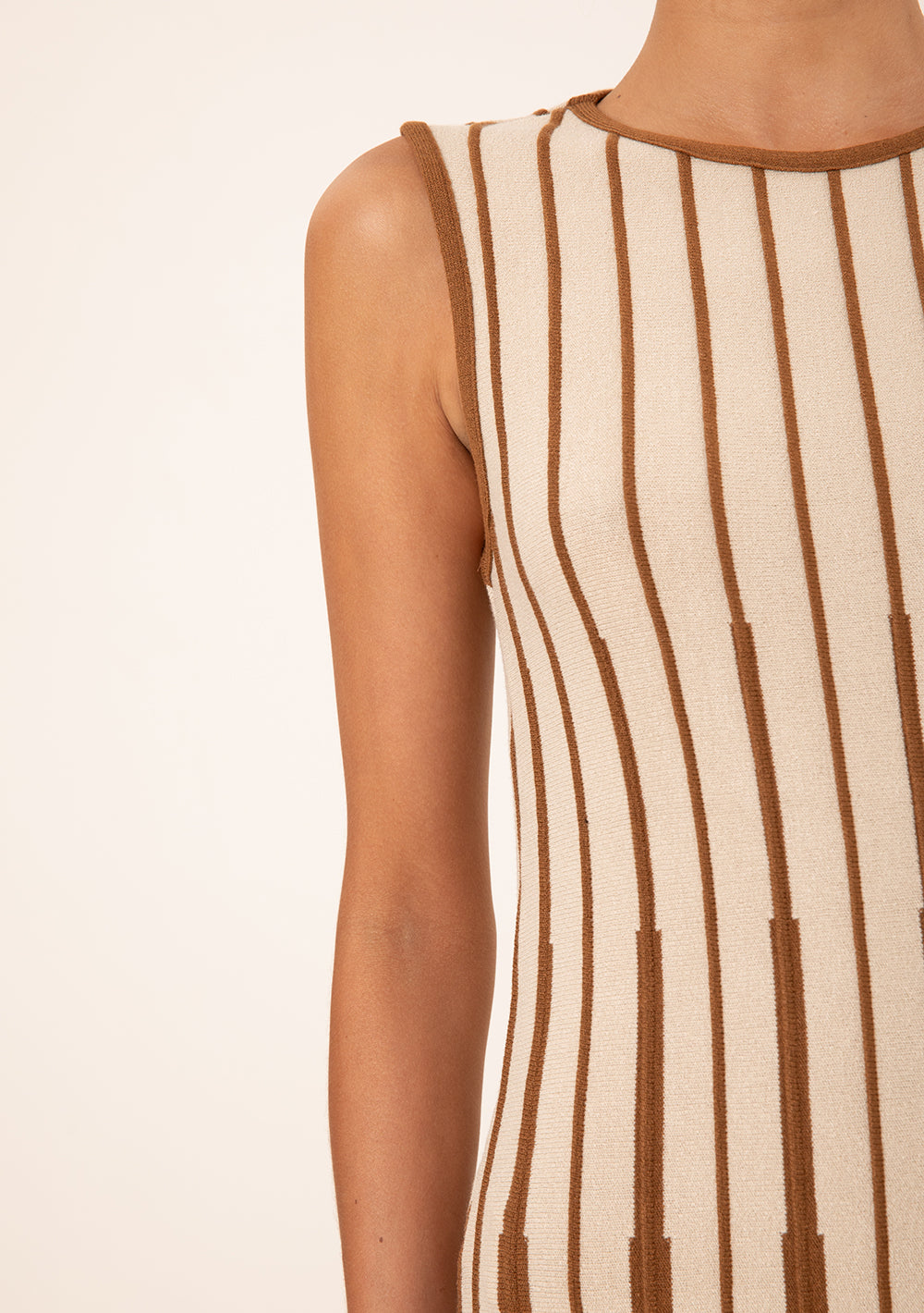 Vestido Ajustado Escote Redondo Sin Mangas Largo